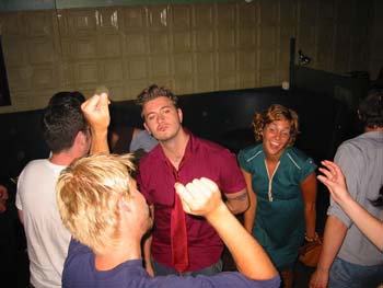 103-0355_IMG-01
