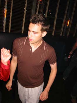 103-0356_IMG-01
